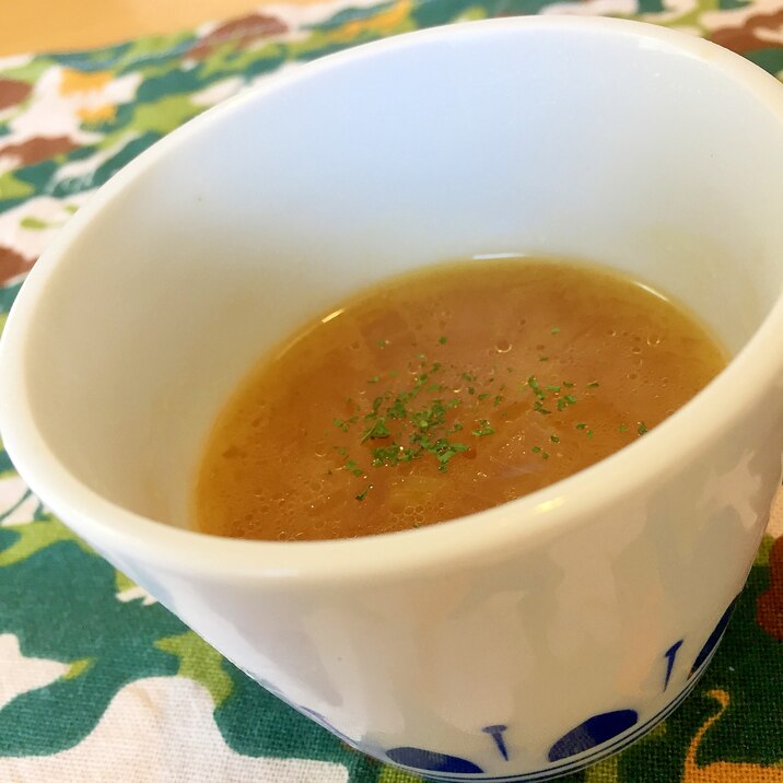 素材の味が引き立つ!!丸ごとオニオンスープ